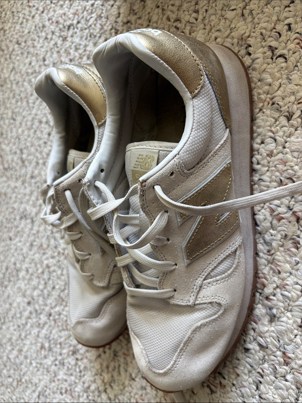 New Balance 520 Women’s White and Gold Casual Sneakers